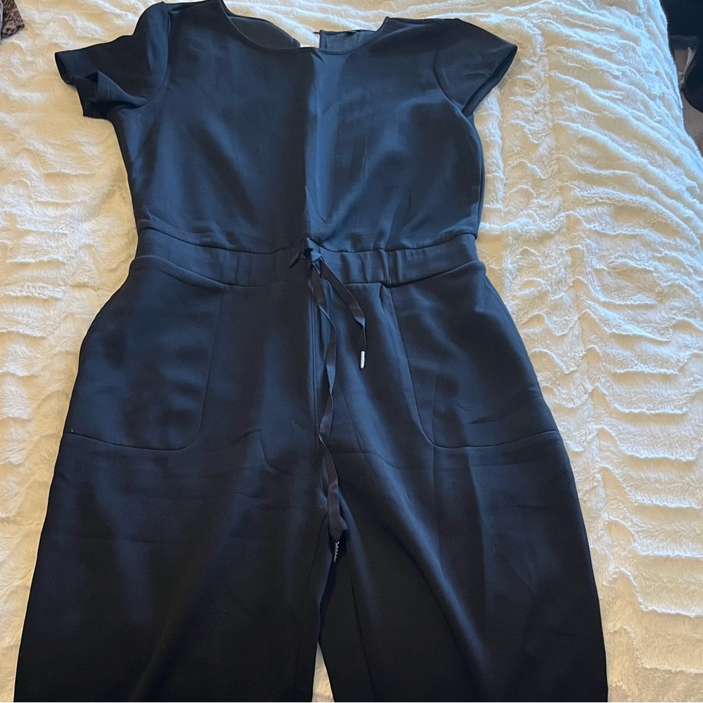 Women’s Short Sleeve Black Jumpsuit MEDIUM Polyester/Raylon